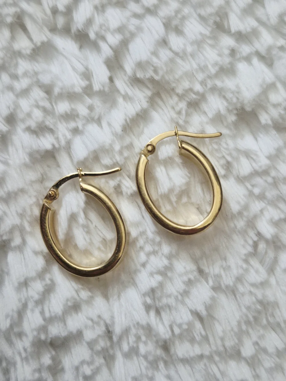 Vintage 18k Yellow Gold Oval Hoop Earrings